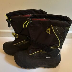 Kamik boys boots size 6, like new